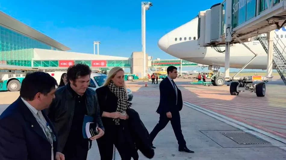 En silencio sobre Brasil, Milei viaja a Catamarca y pasa por primera vez la noche en una provincia: acto libertario y visita a una planta de litio