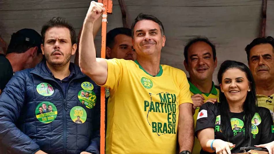 Investigan a Flávio Bolsonaro por sospechas de corrupción y lavado