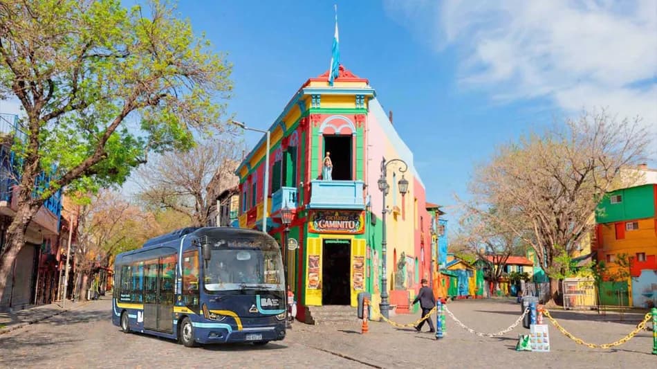 Los buses eléctricos extienden su recorrido hasta Caminito: cómo funcionará el nuevo servicio