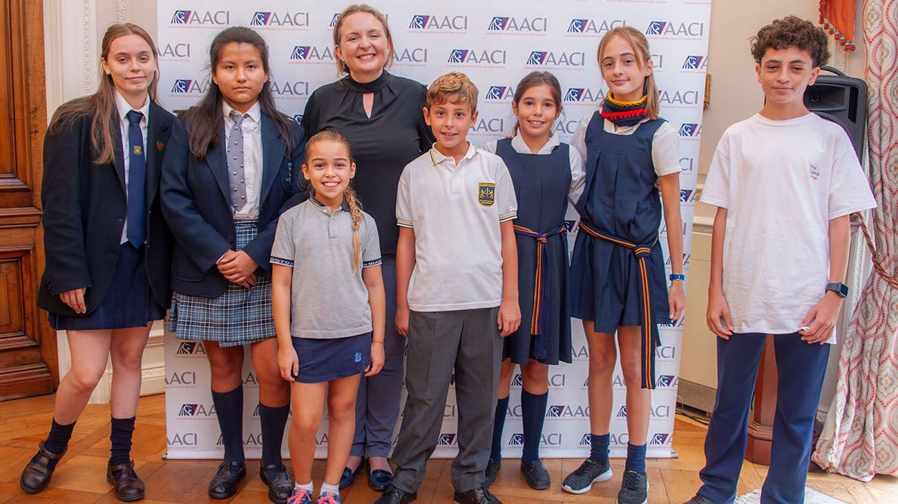La poesía como puente entre la creatividad y el inglés: se viene la tercera edición del AACI Poetry Contest 2024