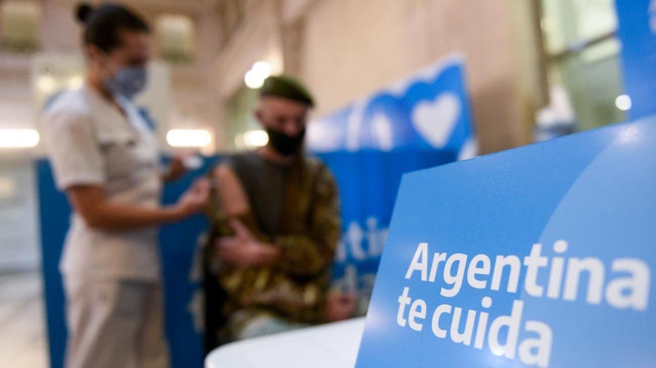 ¿Es Argentina el país que más vacunó la semana pasada, como asegura Alberto Fernández?