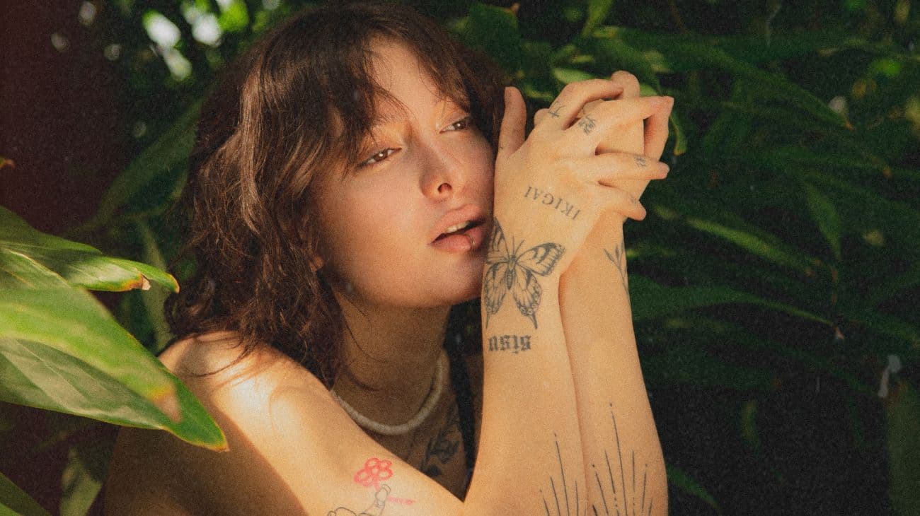 Joelle presentó “Cliché”, el primer corte de su disco debut