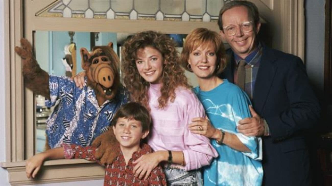 Una pareja en cuarentena recreó la introducción de ALF y conquistó las redes