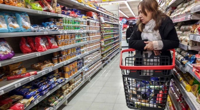 La confianza de los consumidores cayó en mayo 2,2% contra abril