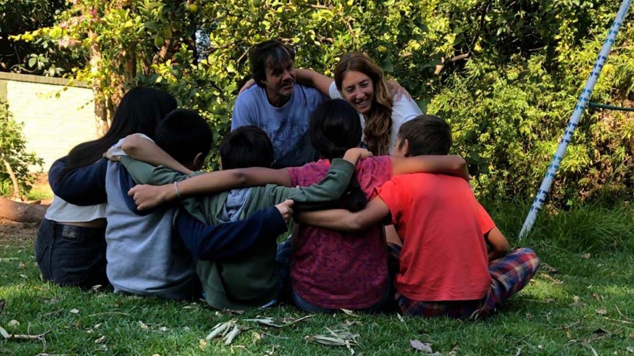 Cuidadores familiares: la alternativa para los chicos de entre 10 y 17 años que no son adoptados