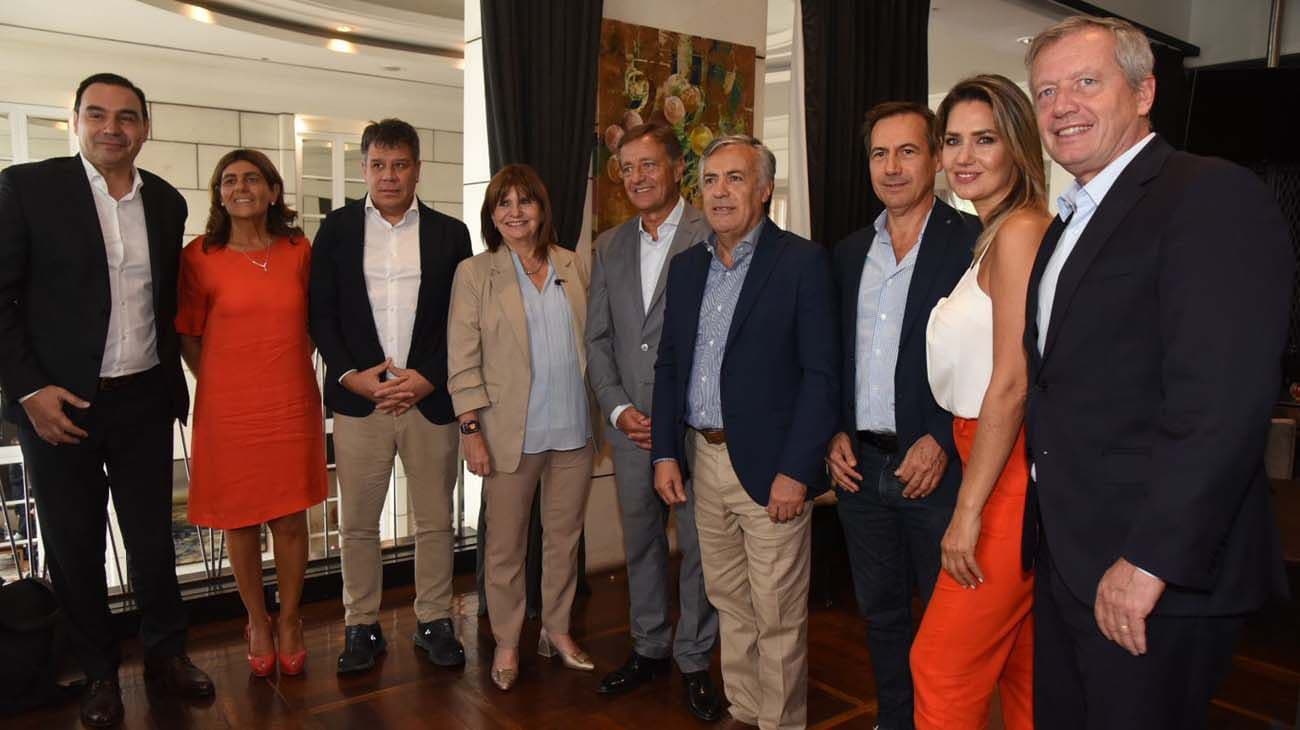 Bullrich y una foto con radicales con un mensaje para el tándem Larreta-Morales