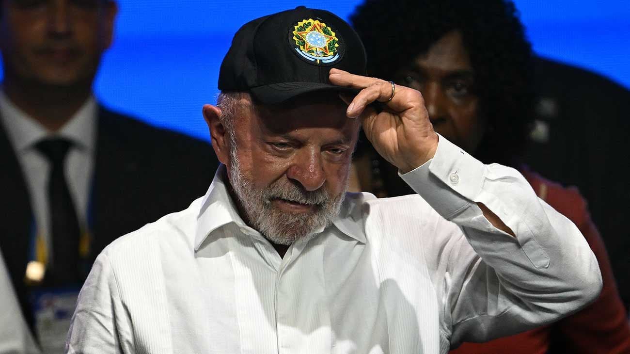 Encuesta: la caída de Flavio Bolsonaro sacude a la derecha y fortalece a Lula en Brasil