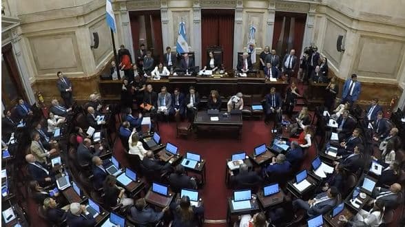 El Congreso en pausa: entre la rebelión de Villarruel y el escándalo de Adorni