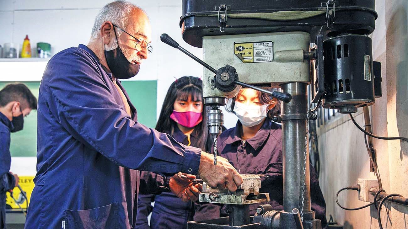 En las escuelas técnicas, crece la matrícula, pero la cantidad de alumnas no aumenta