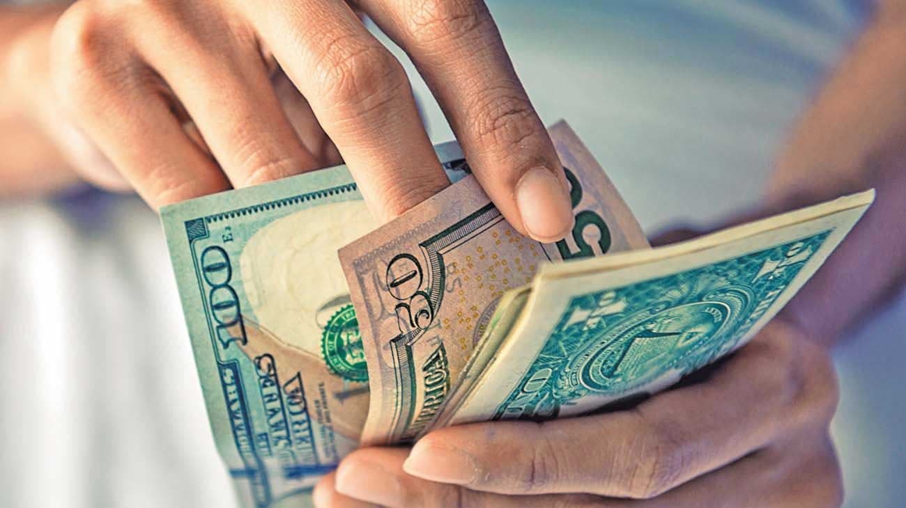 Bajó el blue y se acerca al dólar turista