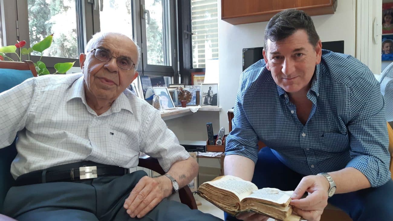 Una foto con libros