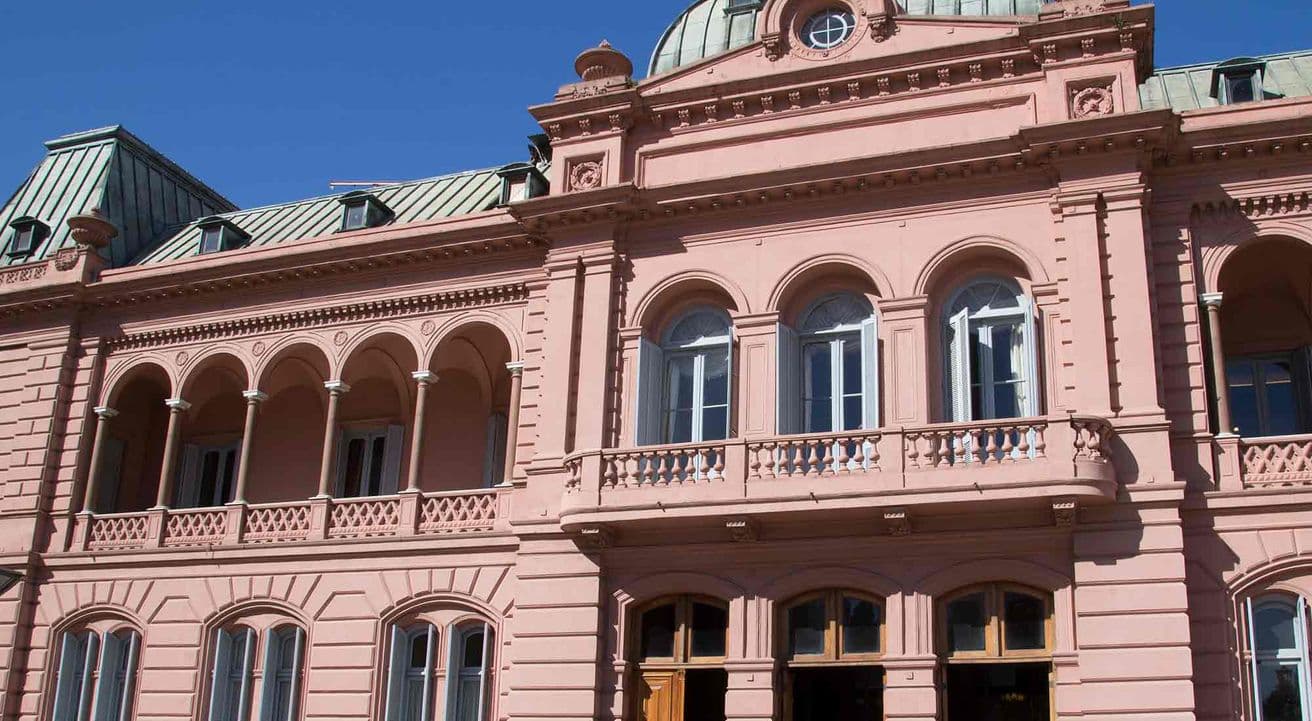 Un joven saltó la reja de la Casa Rosada y fue detenido