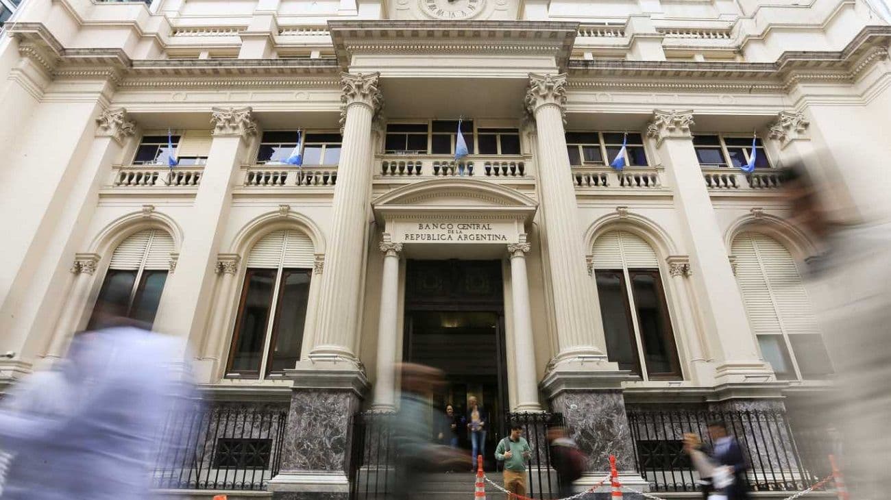Eliminar cepo, postergar pagos y estabilizar inflación: la hoja de ruta del Banco Central para 2024