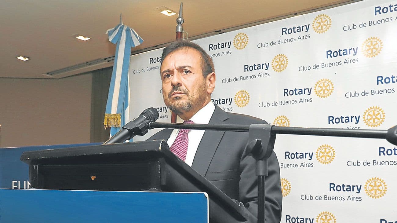 Imputan a Quintana y lo investigan por sus negocios con Farmacity
